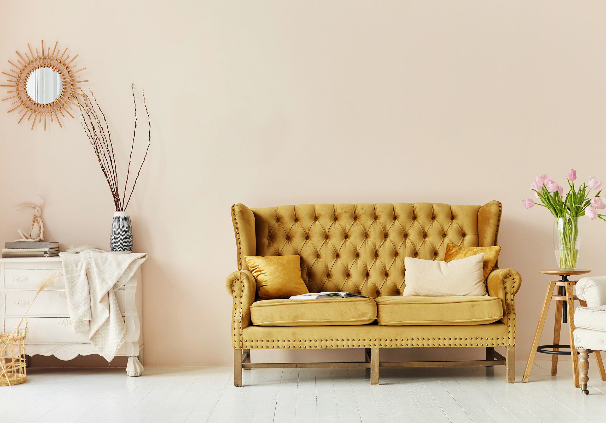 LGM Beschlag - Modernes antikes interior Design mit weißer Kommode mit antiken Hängegriffen