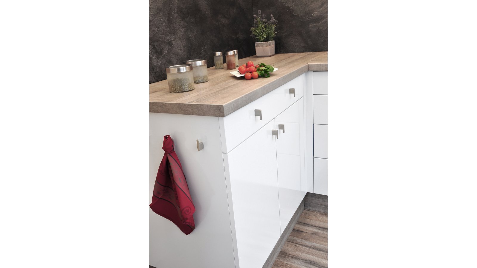 Griff Geseke Druckguss vernickelt feingeschliffen - 40 mm lang  vor weißem Hintergrund