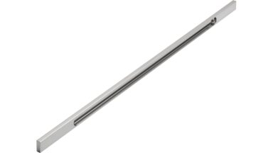 Griffleiste Denkendorf Aluminium chrom glänzend - 760 mm lang  vor weißem Hintergrund