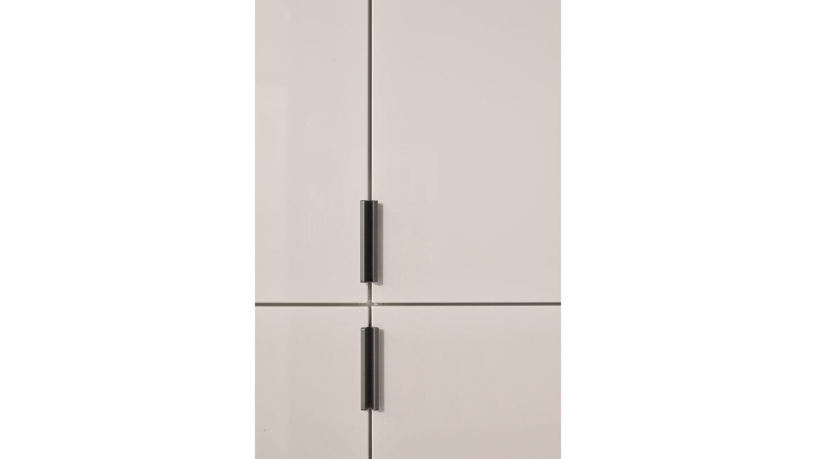 Moebelgriff-EDGE-Straight-anthrazit-alufarbig-Aluminium-laenge-100-FP-000234-anwendung-2 Griff EDGE-Straight Aluminium - Anthrazit gebürstet - 100 mm lang vor weißem Hintergrund