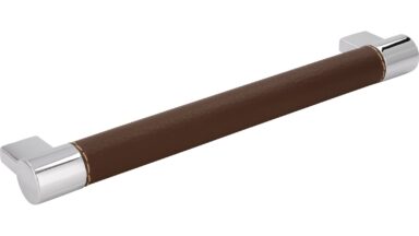 Griff Erbach Kunstleder-Druckguss/Metallfuß braun chrom glänzend - 215 mm lang  vor weißem Hintergrund
