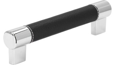 Griff Erbach Kunstleder-Druckguss/Metallfuß schwarz chrom glänzend - 151 mm lang vor weißem Hintergrund
