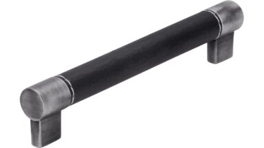 Griff Erbach Kunstleder-Druckguss/Metallfuß schwarz eisenfarbig gebürstet matt - 183 mm lang vor weißem Hintergrund
