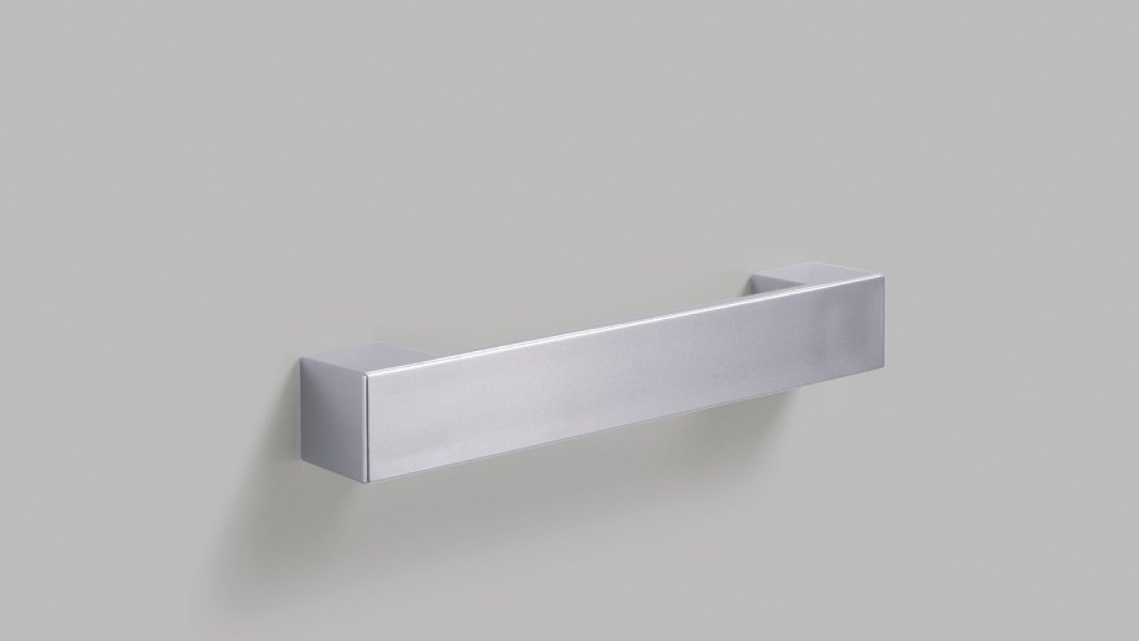 Griff Kirkel Kunststoff - grau-silber-schraube, Kunststoff - grau-silber - 164 mm lang  vor weißem Hintergrund