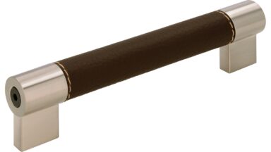Griff Meckenbeuren Kunstleder-Druckguss/Metallfuß braun vernickelt feingeschliffen - 150 mm lang vor weißem Hintergrund
