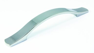 Griff Murnau Kunststoff galvanisiert - chrom glänzend - 184 mm lang vor weißem Hintergrund