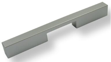 Griff Niederkassel Kunststoff metallisiert - weißaluminium - 210 mm lang vor weißem Hintergrund