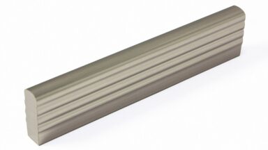 Griff Oldenburg Kunststoff Metallfolieneffekt - edelstahleffekt - 105 mm lang vor weißem Hintergrund