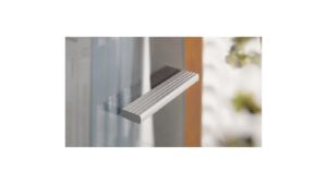 Griff Oldenburg Kunststoff Metallfolieneffekt - edelstahleffekt - 200 mm lang  vor weißem Hintergrund