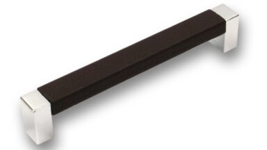 Griff Rodenbach Kunstleder - Kunststoff braun metallisiert chrom glänzend - 138 mm lang  vor weißem Hintergrund
