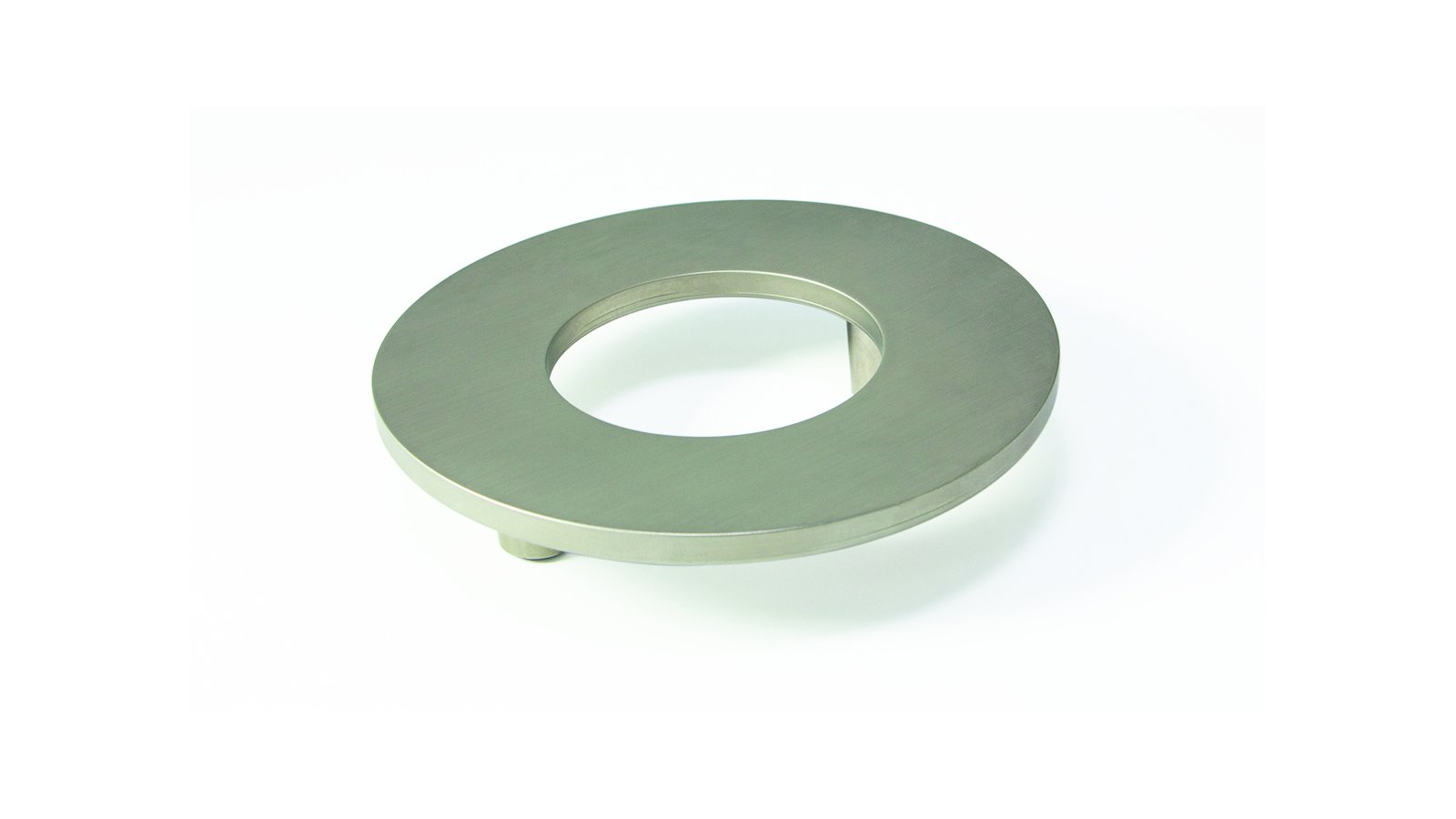 Griff Wendeburg Kunststoff Edelstahleffekt - nickel matt gebürstet - 100 mm lang  vor weißem Hintergrund