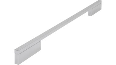 Griff Wendlingen Aluminium chrom glänzend - 412 mm lang vor weißem Hintergrund