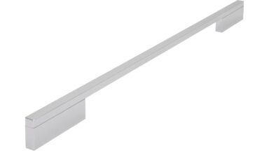 Griff Wendlingen Aluminium chrom glänzend - 476 mm lang vor weißem Hintergrund