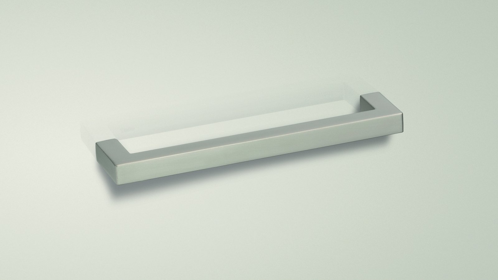 Design-Buegelgriff-Reinbek-nickel-Zinkdruckguss-laenge-138-SW-214104-anwendung Design-Bügelgriff Reinbek Zamak vernickelt matt - 138 mm lang vor weißem Hintergrund