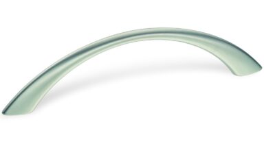 Design-Segmentbogengriff Bayreuth Zamak vernickelt matt - 117 mm lang vor weißem Hintergrund