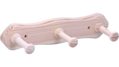 Hakenleiste Lippetal Holz kiefer roh - 270 mm lang vor weißem Hintergrund