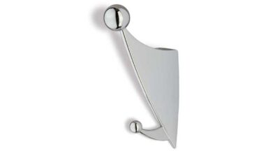 Haken Aschersleben Druckguss chrom glänzend - 160 mm lang vor weißem Hintergrund