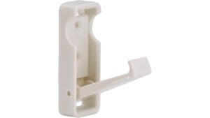 Haken Geisenfeld Kunststoff weiß - 70 mm lang  vor weißem Hintergrund