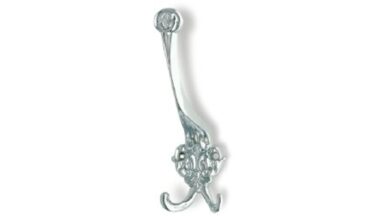 Haken Gera Druckguss chrom glänzend - 152 mm lang vor weißem Hintergrund