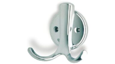 Haken Langenfeld Zinkdruckguß - chrom glänzend - 80 mm lang vor weißem Hintergrund
