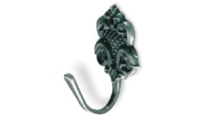 Haken Lüneburg Druckguss eisenfarbig brüniert getrommelt - 59 mm lang vor weißem Hintergrund