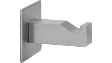 Haken Quierschied Edelstahl fein geschliffen - 42 mm lang  vor weißem Hintergrund