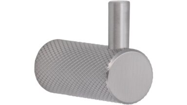 Haken Threesixty Aluminium edelstahleffekt - 30 mm lang vor weißem Hintergrund