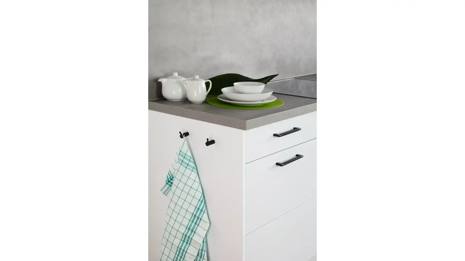 Haken Threesixty Aluminium schwarz matt pulverbeschichtet - 30 mm lang  vor weißem Hintergrund