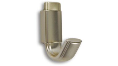 Haken Worms Kunststoff metallisiert nickel - 70 mm lang vor weißem Hintergrund