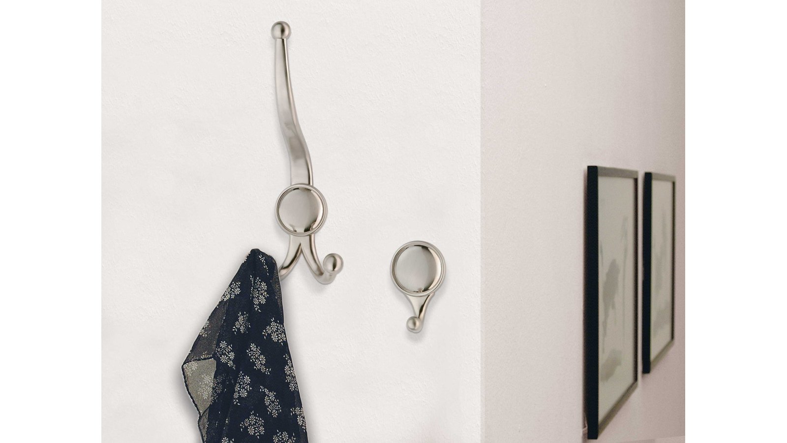 Haken Zirndorf Druckguss vernickelt feingeschliffen - 189 mm lang  vor weißem Hintergrund