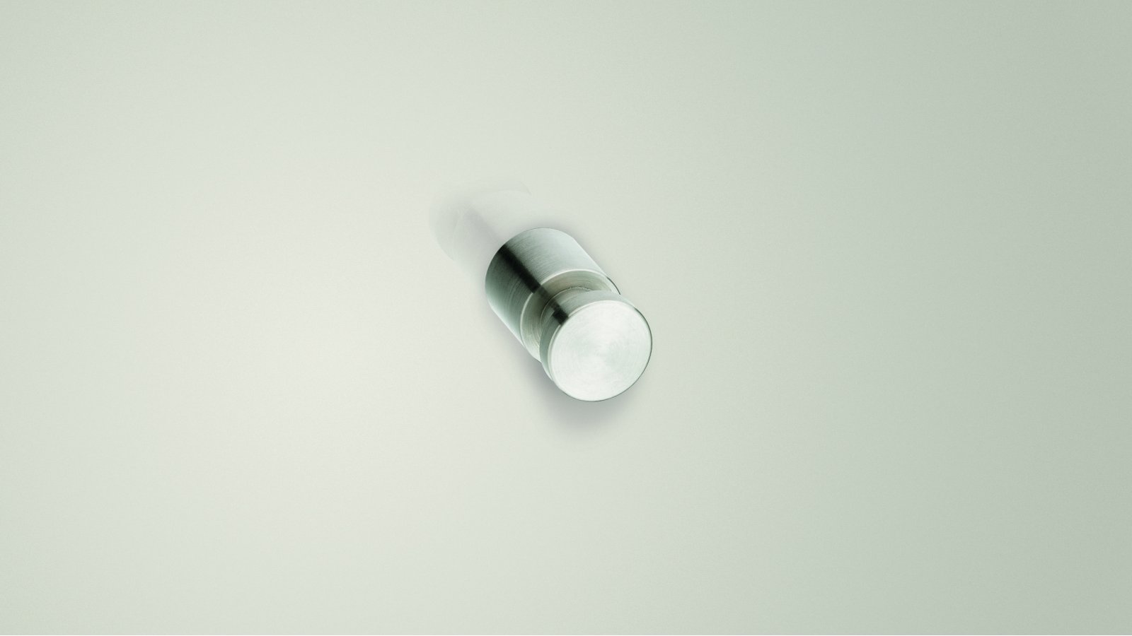 Mantelhaken Bad-Segeberg Edelstahl gebürstet - 45 mm lang  vor weißem Hintergrund