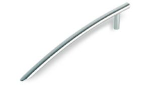 Griff Albstadt Druckguss chrom glänzend - 166 mm lang  vor weißem Hintergrund