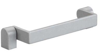 Griff Alfter Druckguss chrom matt - 106 mm lang  vor weißem Hintergrund