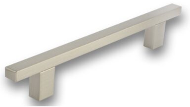 Griff Ascheberg Aluminium vernickelt feingeschliffen - 186 mm lang vor weißem Hintergrund