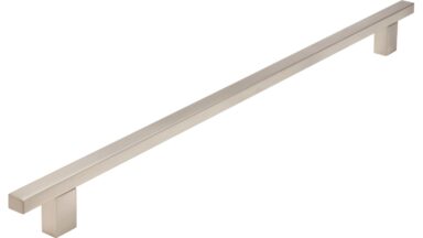 Griff Ascheberg Aluminium vernickelt feingeschliffen - 378 mm lang vor weißem Hintergrund