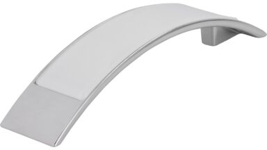 Griff Bad-Bentheim Druckguss - Kunststoff chrom glänzend glaseffekt weiß - 137 mm lang vor weißem Hintergrund