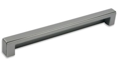 Griff Bad-Doberan Kunststoff metallisiert weißaluminium metallisiert weißaluminium - 173 mm lang  vor weißem Hintergrund