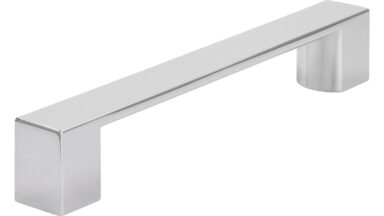Griff Bad-Krozingen Druckguss chrom glänzend - 161 mm lang vor weißem Hintergrund