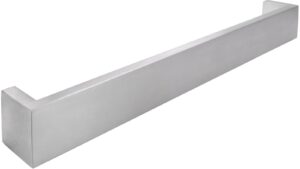Griff Bad-Münstereifel Edelstahl fein geschliffen - 490 mm lang  vor weißem Hintergrund