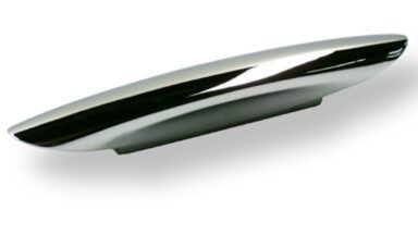 Griff Bad-Salzungen Zinkdruckguß - chrom glänzend - 140 mm lang vor weißem Hintergrund
