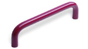 Griff Belm Stahl rubinrot pulverbeschichtet - 106 mm lang vor weißem Hintergrund