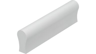 Griff Berlin Aluminium silber natur matt - 84 mm lang vor weißem Hintergrund