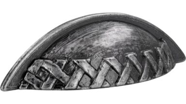 Griff Brilon Druckguss altsilberfarbig - 111 mm lang  vor weißem Hintergrund