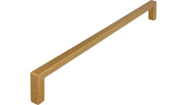 Griff Bruckmühl Druckguss messingfarbig getrommelt matt - 232 mm lang vor weißem Hintergrund