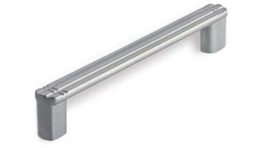 Griff Butzbach Druckguss chrom matt - 148 mm lang  vor weißem Hintergrund