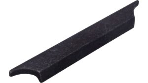 Griff Colditz Druckguss eisenfarbig getrommelt matt - 218 mm lang vor weißem Hintergrund