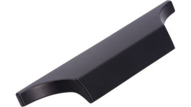 Griff Colditz Druckguss schwarz matt pulverbeschichtet - 122 mm lang vor weißem Hintergrund