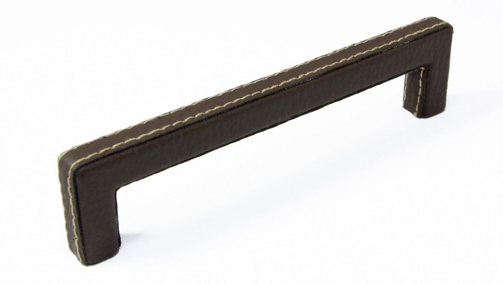 Griff Dassel Lederstruktur - braun - 141 mm lang  vor weißem Hintergrund