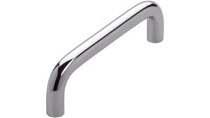 Griff Eckental Stahl chrom glänzend - 106 mm lang  vor weißem Hintergrund