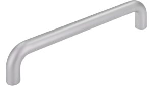 Griff Eckental Stahl chrom matt - 138 mm lang vor weißem Hintergrund